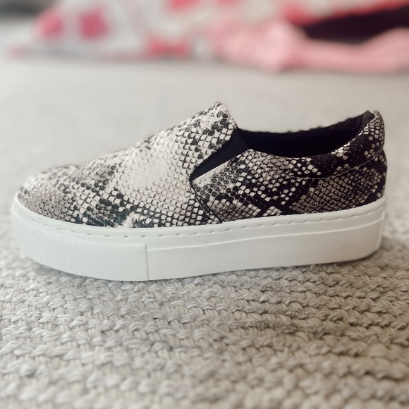 SNAKE PRINT SNEAKERS NWT - Picture 3 of 4